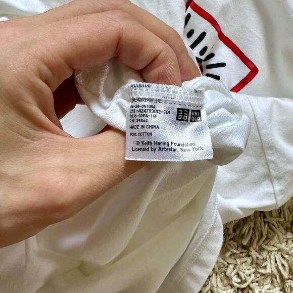 Keith Haring Uniqlo UT White Tee Art USA Artist Big Logo Men’s Size S - Picture 6 of 8